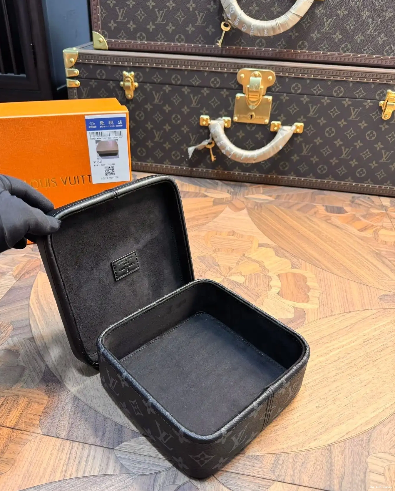 SQUARE BLACK LV BOX CUSTOM JEWELRY 0519